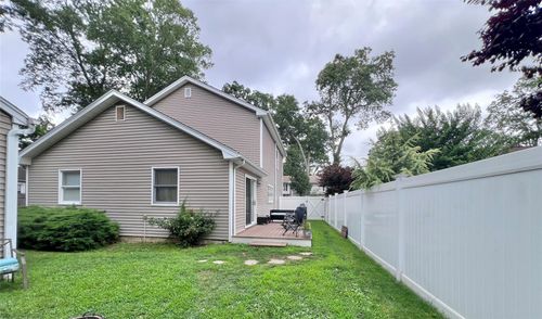 42 Audubon St, Nesconset, NY, 11767-3213 | Card Image