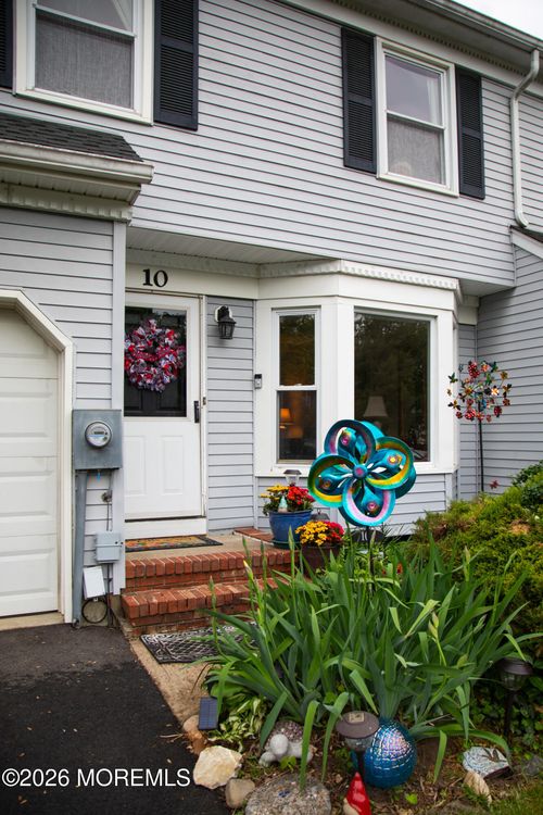 10 Carriage Ln, Englishtown, NJ, 07726-1633 | Card Image