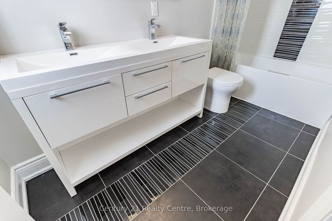34 Niagara Pl, House other with 4 bedrooms, 4 bathrooms and 4 parking in Brampton ON | Image 22