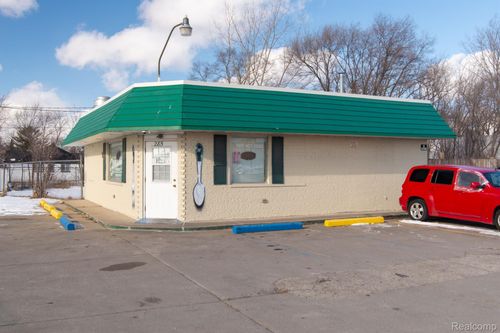 285 S Outer Dr, Saginaw, MI, 48601-6332 | Card Image