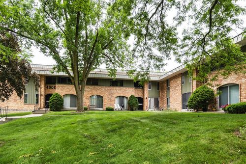22-4000 W Rivers Edge Circle, Brown Deer, WI, 53209 | Card Image