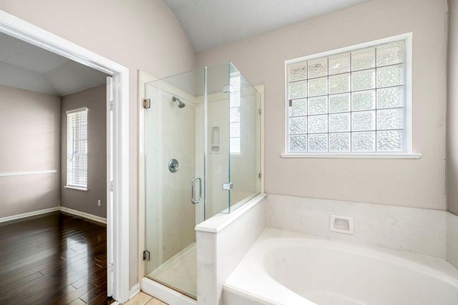 Unwind in the soak in tub | Image 25