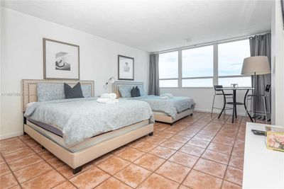 1701 - 5445 Collins Ave, Condo with 0 bedrooms, 1 bathrooms and null parking in Miami Beach FL | Image 3