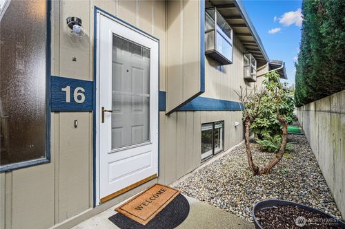 16-110 19th Ave Se, Puyallup, WA, 98372-4541 | Card Image