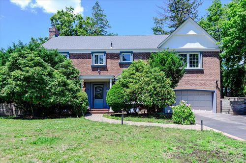 18 Pond Park Rd, Great Neck, NY, 11023-2012 | Card Image
