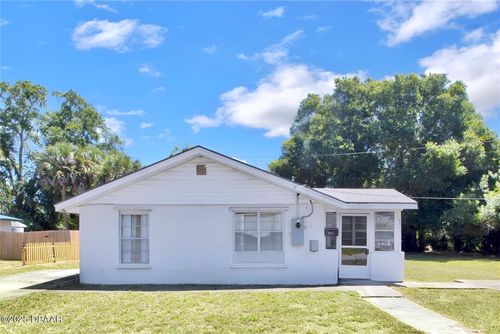 841 Vernon St, Daytona Beach, FL, 32114-6055 | Card Image