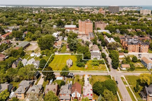 7901 Agnes St, Detroit, MI, 48214-2474 | Card Image