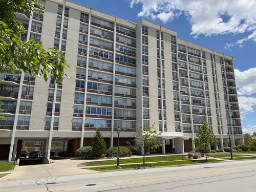 apt-4j-33 N Main St, Lombard, IL, 60148-2357 | Card Image