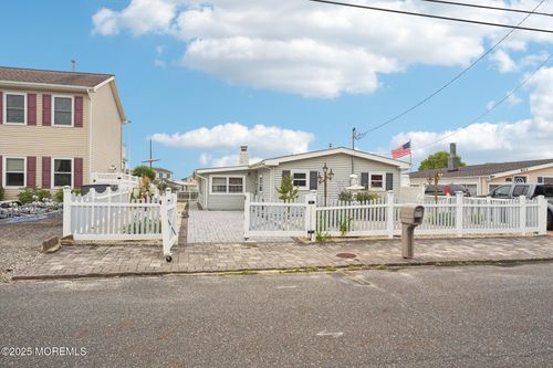 927 Beach Haven West Blvd, Manahawkin, NJ, 08050-3812 | Card Image