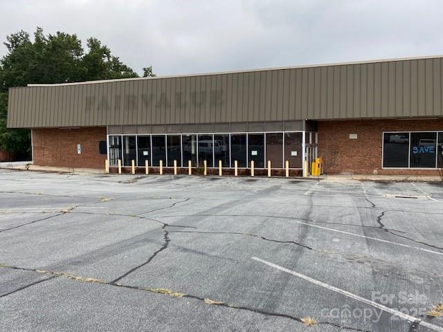128 Fairway Shopping Ctr, Hudson, NC 28638