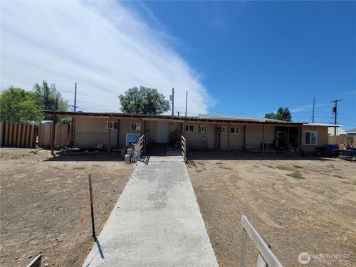 9951 Highland Dr Ne, Moses Lake, WA, 98837-3454 | Card Image