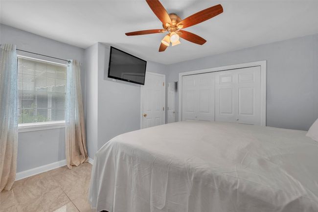 Bedroom with baseboards, ceiling fan, and a closet | Image 18