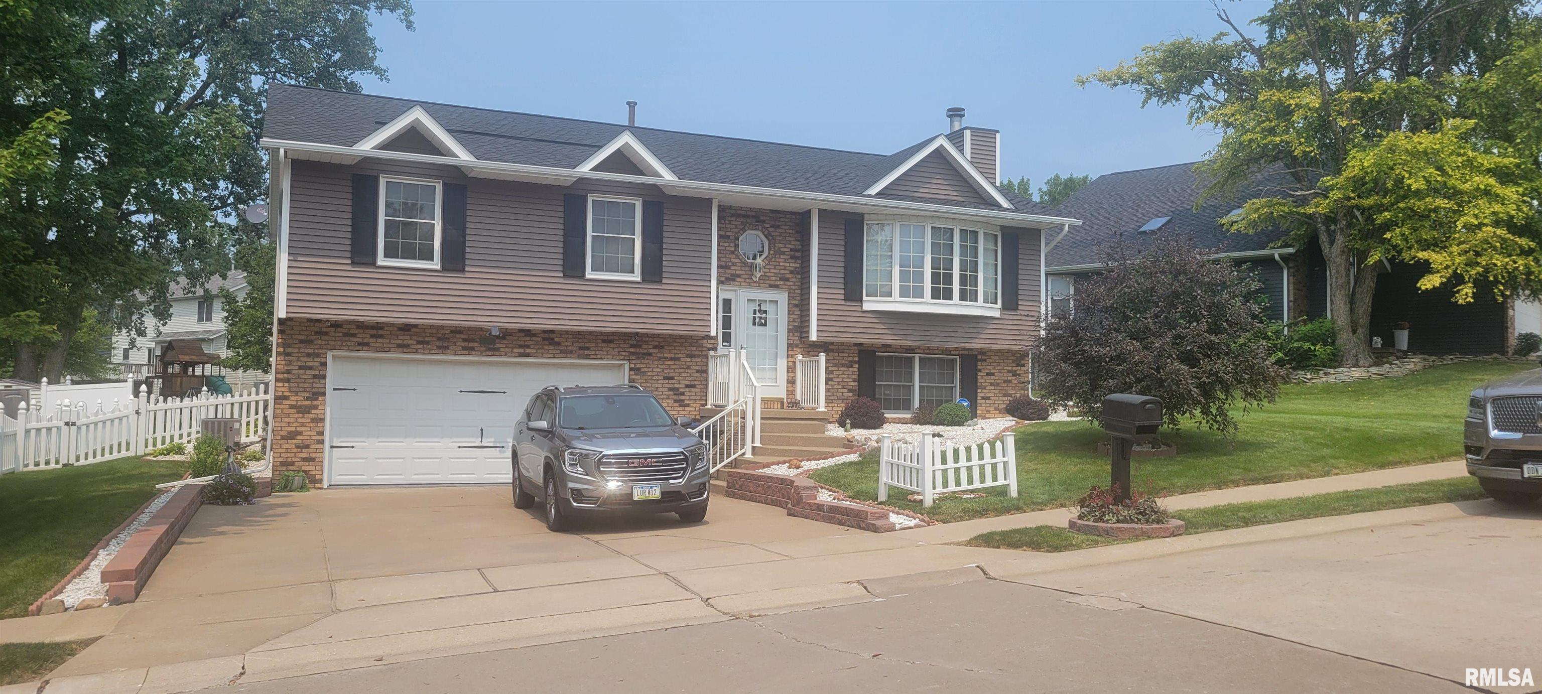 Thornwood Ave, Davenport, IA 52806