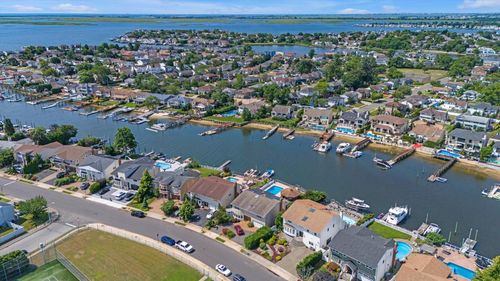 2940 Lee Pl, Bellmore, NY, 11710-5032 | Card Image