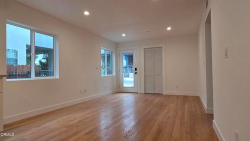 915 N Ridgewood Pl, Los Angeles, CA, 90038-3257 | Card Image