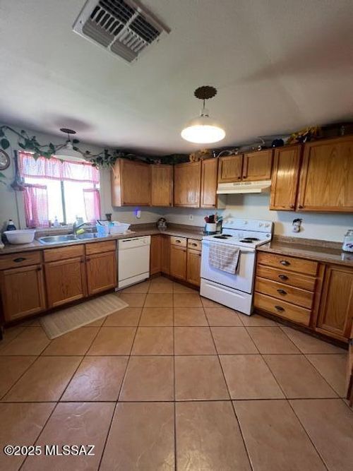 7607 W County Line Rd, Willcox, AZ, 85643-3717 | Card Image