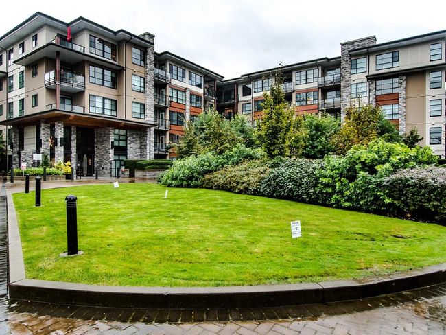 206 - 1152 Windsor Mews, Condo with 2 bedrooms, 2 bathrooms and 1 parking in Coquitlam BC | Image 2