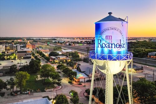 204 N Pine St, Roanoke, TX, 76262-6640 | Card Image