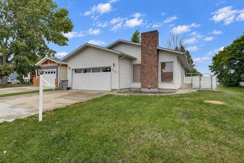 7607 96 Street, House with 4 bedrooms, 3 bathrooms and 4 parking in Grande Prairie AB | Card Image