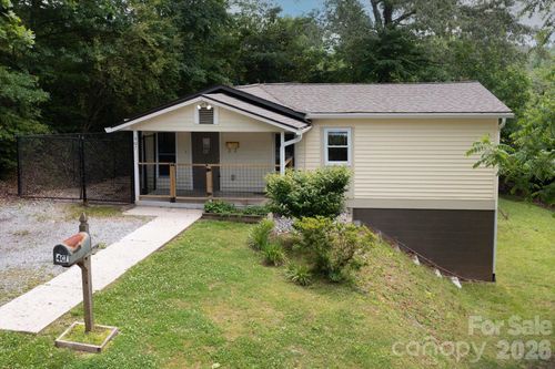 407 W Main St, Brevard, NC, 28712-3226 | Card Image