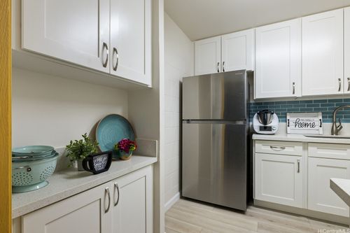 apt-5-308-98-1030 Moanalua Rd, Aiea, HI, 96701-4660 | Card Image