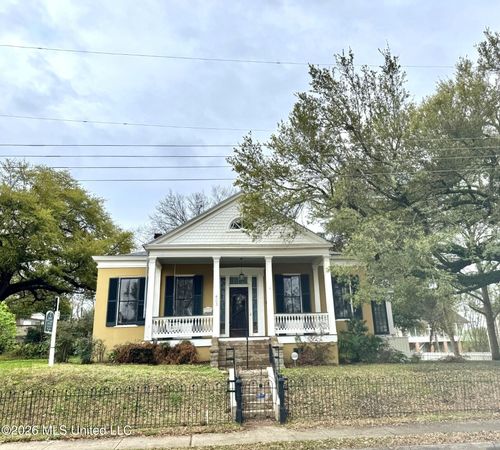 403 N Union St, Natchez, MS, 39120-3352 | Card Image