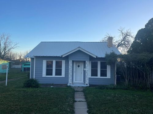 707 N 9th St, Ballinger, TX, 76821-3711 | Card Image