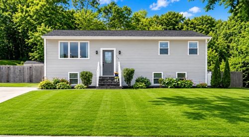 117 Elizabeth Ave, North Smithfield, RI, 02896-8435 | Card Image