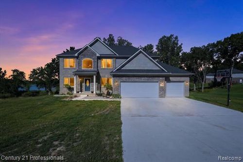 126 Parker Ln, Ortonville, MI, 48462-8978 | Card Image