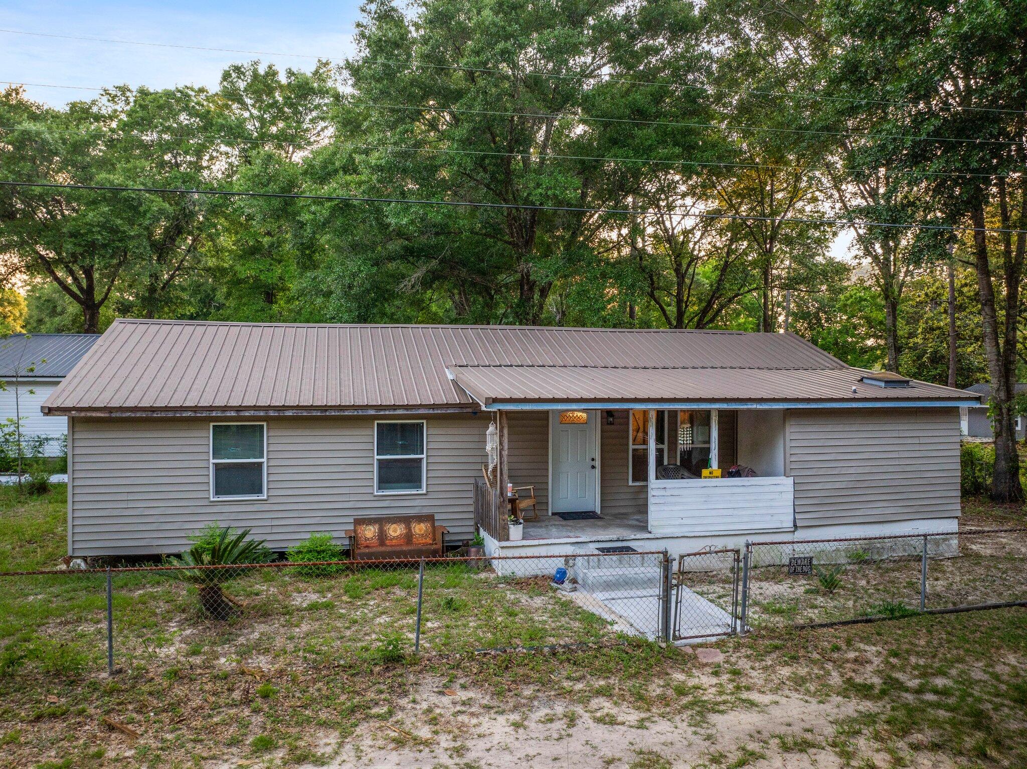 Henderson St, Crestview, FL 32539