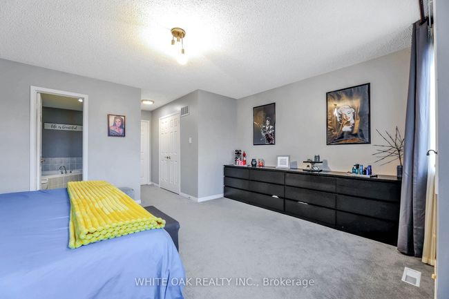 43 Sassafras Cir, House attached with 4 bedrooms, 4 bathrooms and 2 parking in Thornhill ON | Image 24