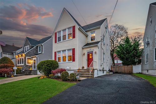 29 Orleans Rd, Valley Stream, NY, 11581-3419 | Card Image