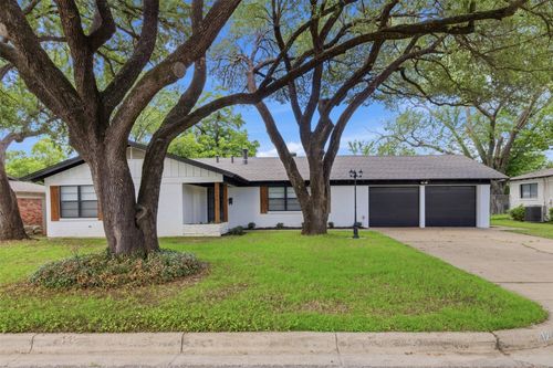 2120 Nottingham Blvd, Fort Worth, TX, 76112-5231 | Card Image
