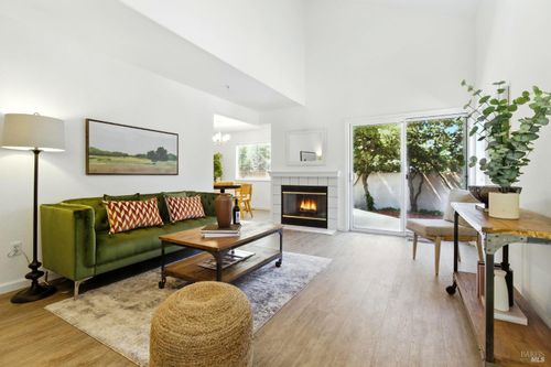 837 Vineyard Pl, Petaluma, CA, 94954-7447 | Card Image