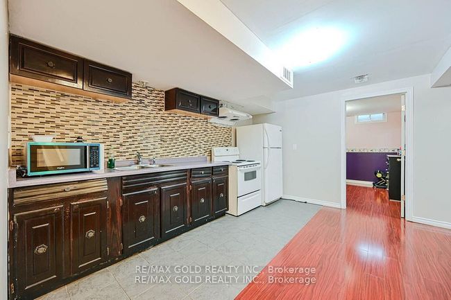 11 Caversham Dr, House attached with 6 bedrooms, 4 bathrooms and 3 parking in Brampton ON | Image 37