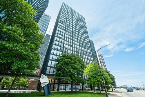 6h-880 N Lake Shore Dr, Chicago, IL, 60611-1704 | Card Image