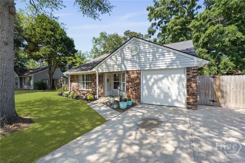 121 Pelican Ln, Richmond Hill, GA, 31324-3572 | Card Image