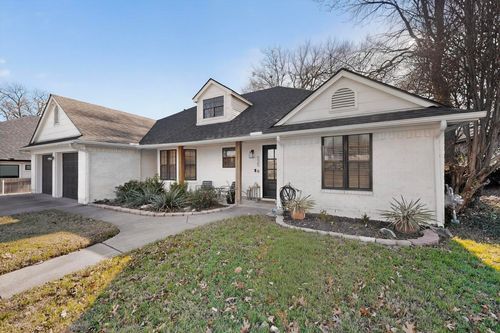 535 W Crossland Blvd, Grand Prairie, TX, 75052-6642 | Card Image