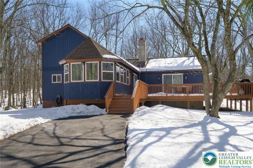 2206 Chatham Ct, Bushkill, PA, 18324-9040 | Card Image