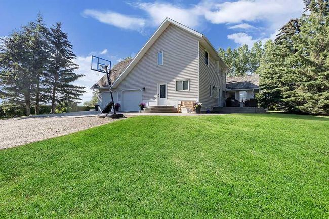 28511 Township Road 332, Home with 5 bedrooms, 3 bathrooms and 20 parking in Rural Mountain View County AB | Image 4
