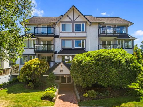 402-1121 Oscar St, Victoria, BC, V8V2X3 | Card Image