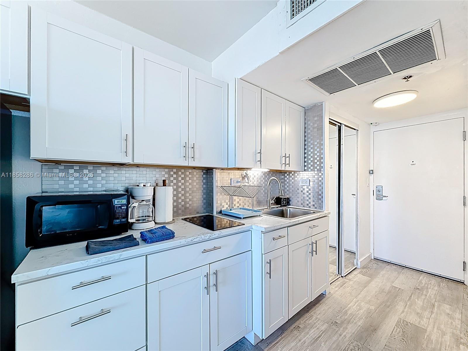 Residential Lease in Sunny Isles Beach 3
