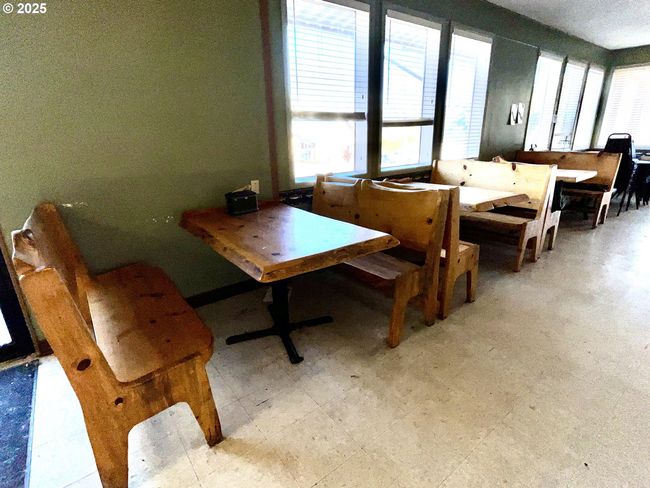 99 3 Rd St, House other with 1 bedrooms, 2 bathrooms and null parking in Maupin OR | Image 8