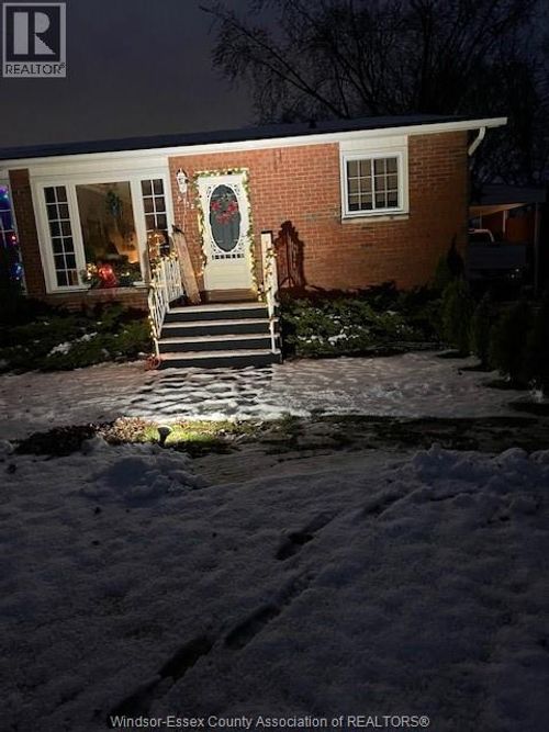 {{alt}} | Card Image