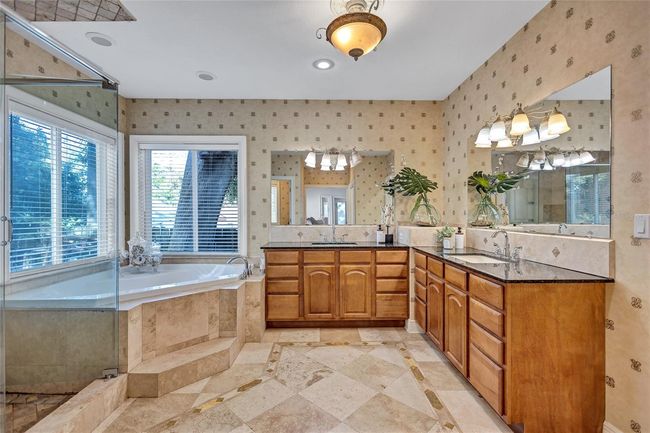 Master Bathroom with His/Hers Sinks. | Image 27