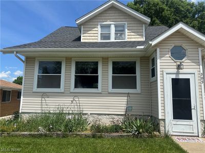 305 E Lake Avenue, House other with 3 bedrooms, 1 bathrooms and null parking in Barberton OH | Image 2