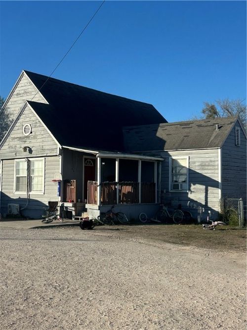 207 Mcgloin St, Three Rivers, TX, 78071-2203 | Card Image