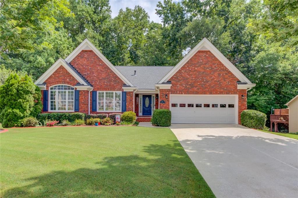 Creek Pointe Cir, Lawrenceville, GA 30043
