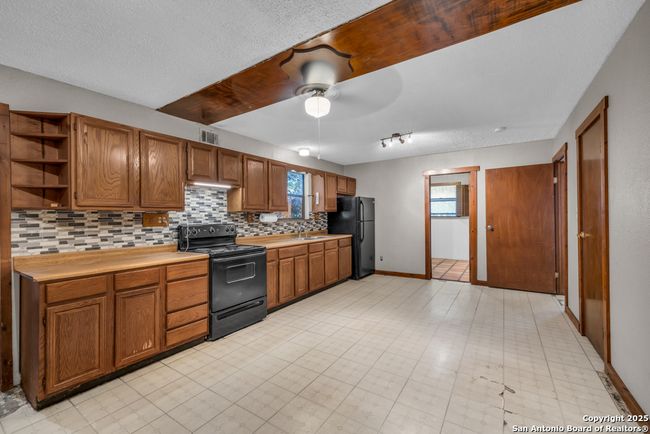 500 Line Camp Loop, House other with 3 bedrooms, 3 bathrooms and null parking in Spring Branch TX | Image 17