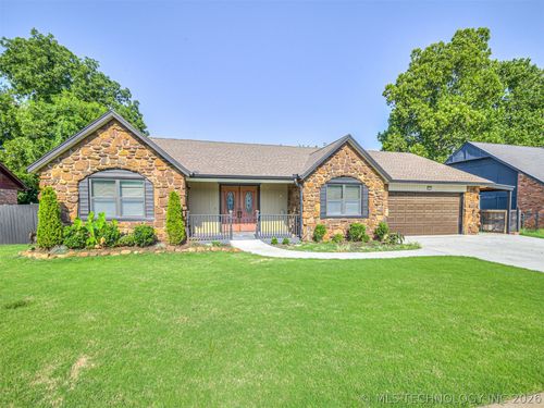1012 Forest Pl, Jenks, OK, 74037-2727 | Card Image